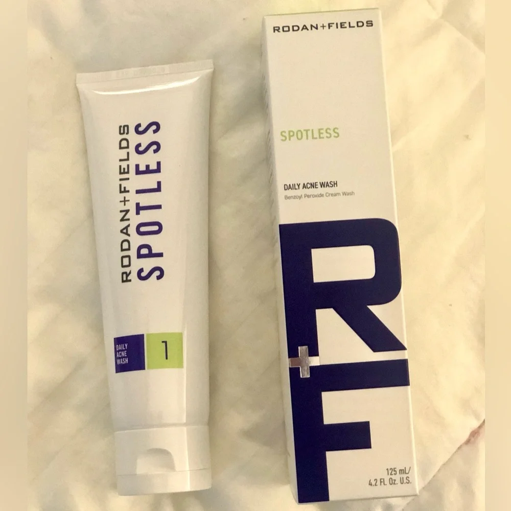 Rodan + Fields Spotless Acne Duo in White with Navy Accents